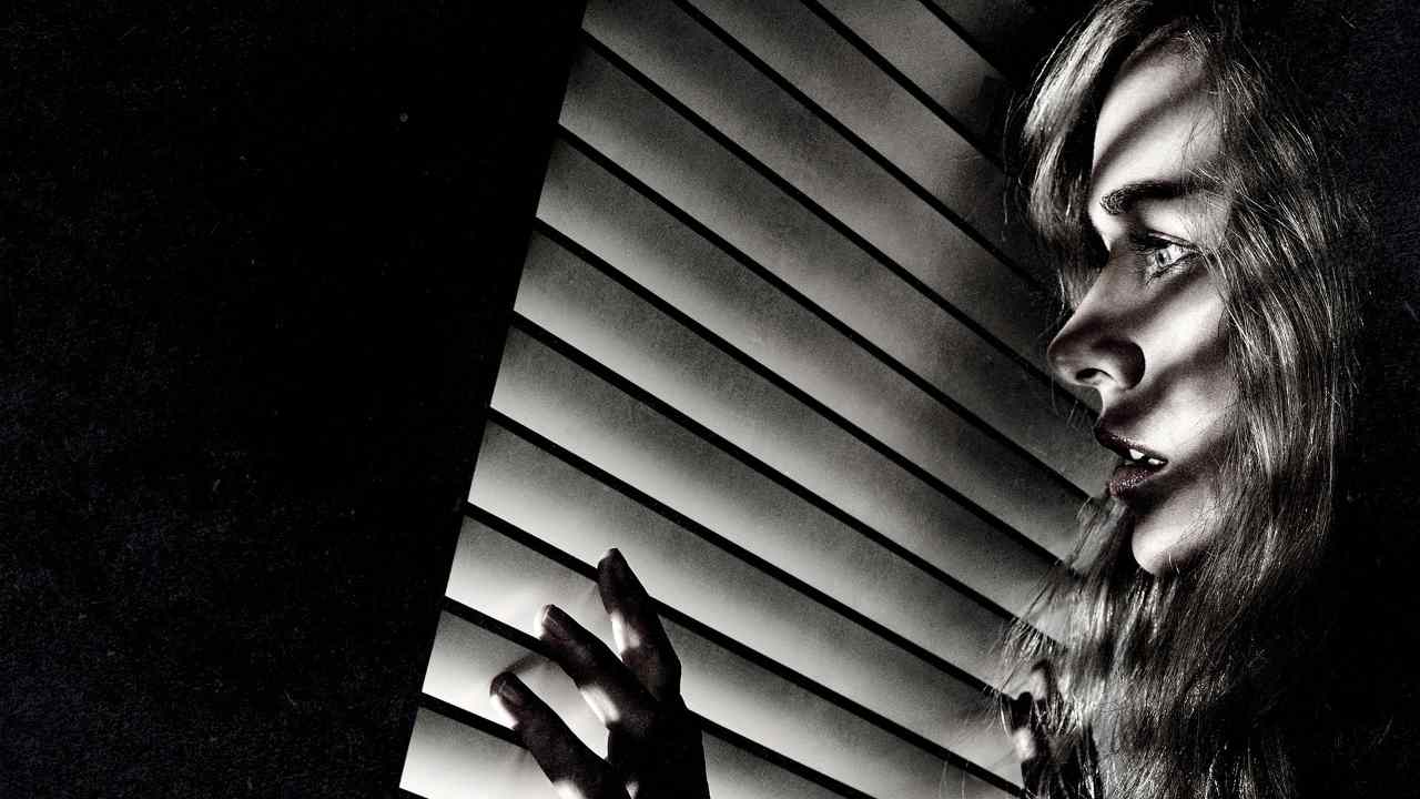 Giam Cầm Quỷ Dữ - Shut In