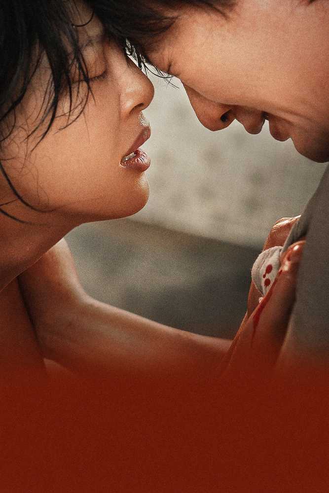 Mặt Trời Treo Giữa Bầu Trời